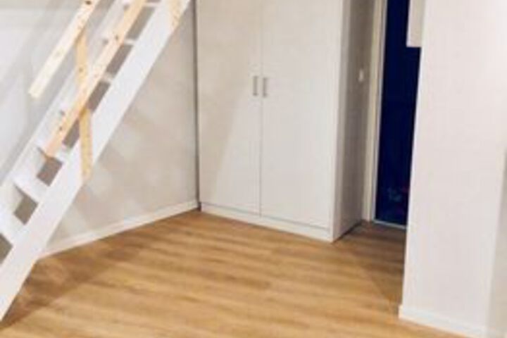 Room 102 of 112