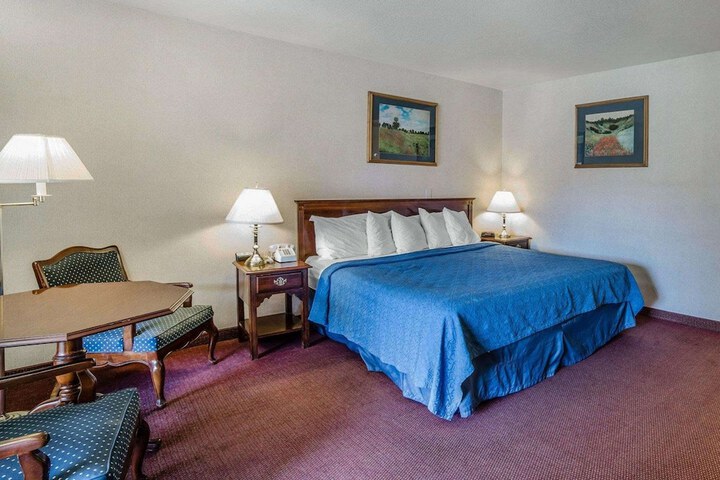 1 King Bed (9 of 9)