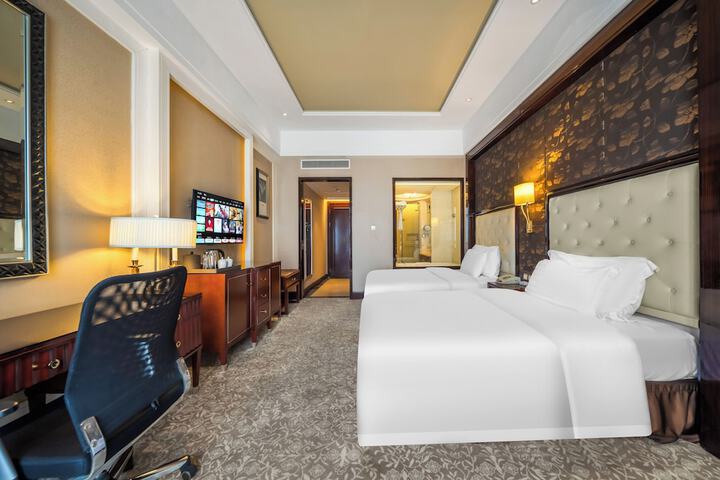 Room 14 of 28