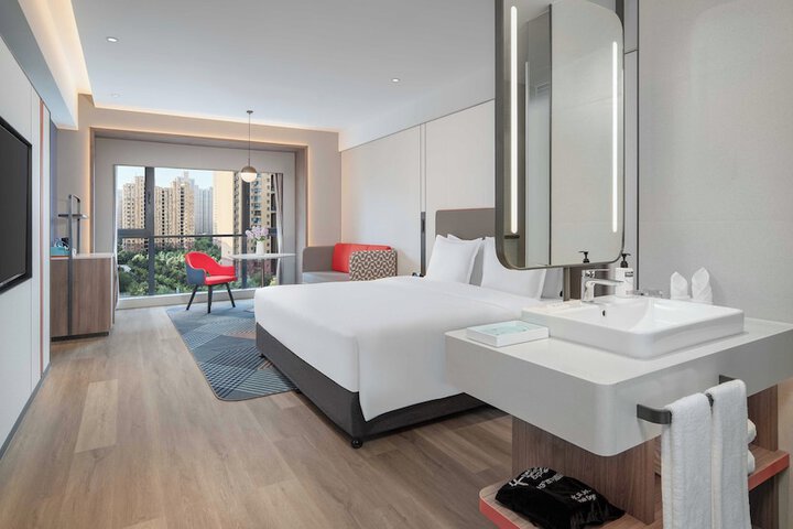 Room 13 of 48