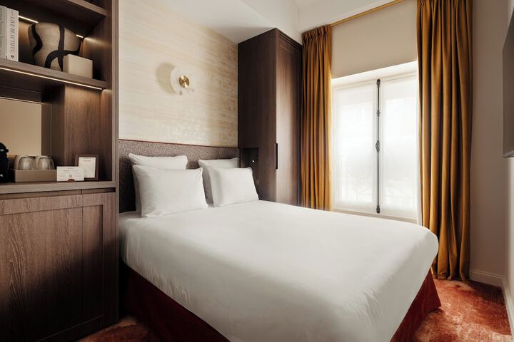Room 6 of 30