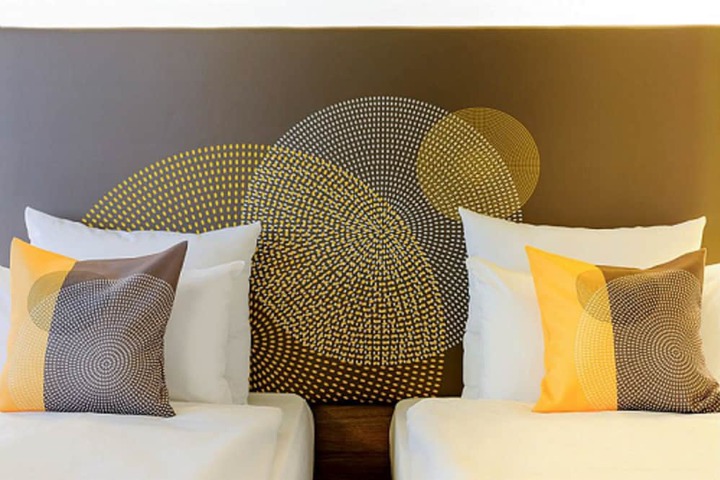 Room 3 of 75