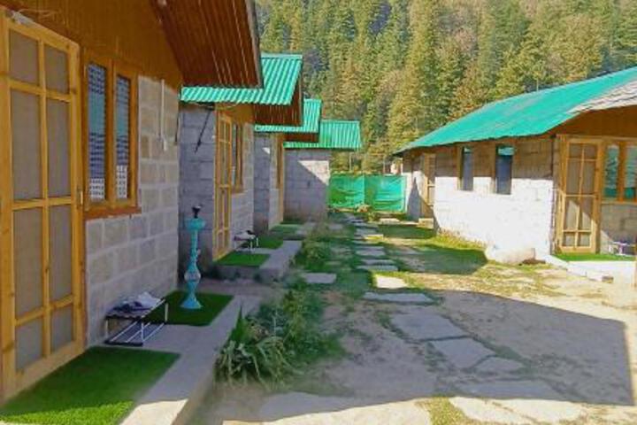 Hiideout Cottages and Camps
