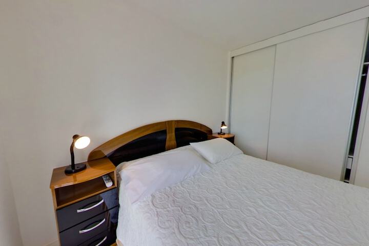 Room 6 of 75