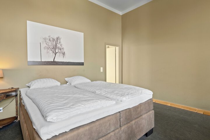 Room 16 of 39