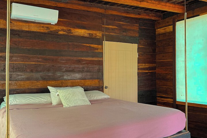 Room 8 of 27