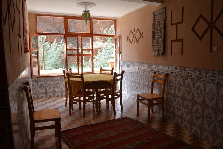 Dining 40 of 61