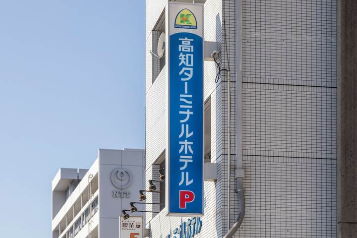 Hotel 74 of 77