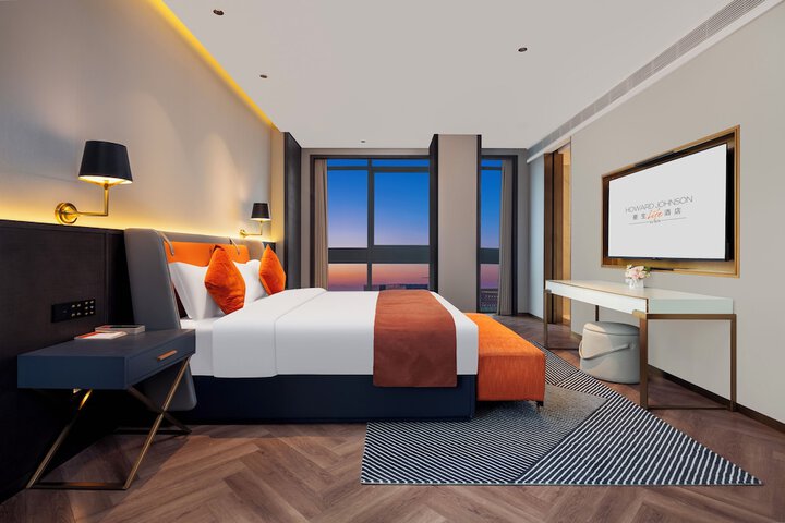 Room 19 of 46