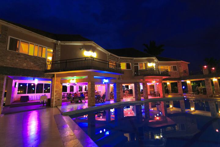 Pool 40 of 52
