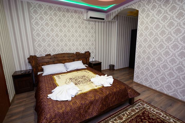 Room 12 of 27