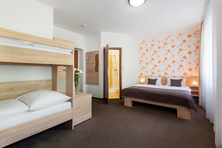 Room 7 of 49