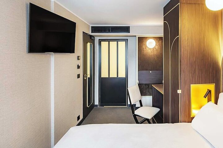 Room 45 of 103