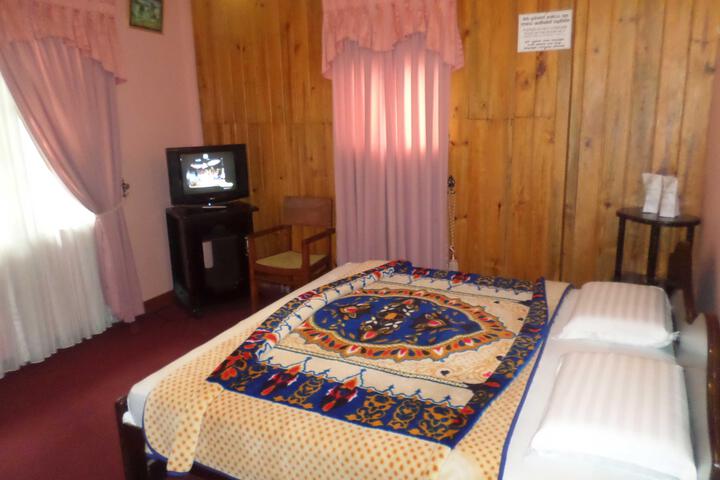 Room 4 of 5