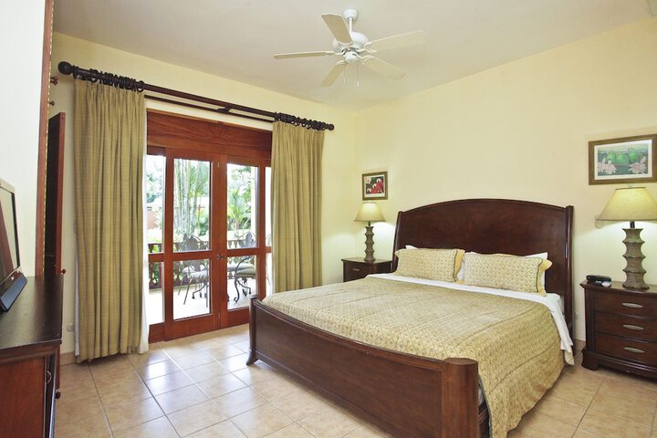 Room 10 of 48