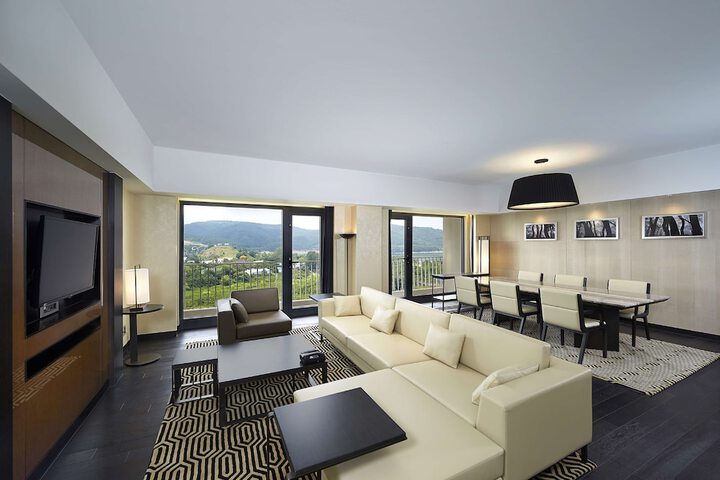 Room 8 of 71