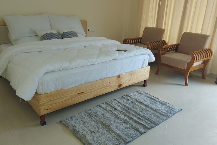 Room 5 of 12
