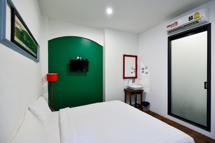 Room 9 of 46
