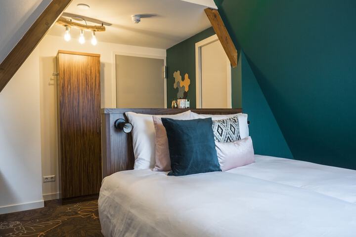 Room 28 of 56