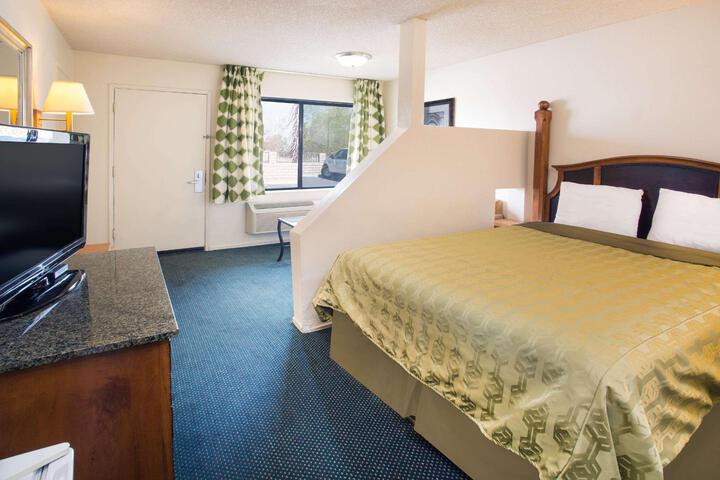 1 Queen Bed (6 of 13)