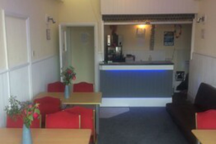 Lounge 5 of 7