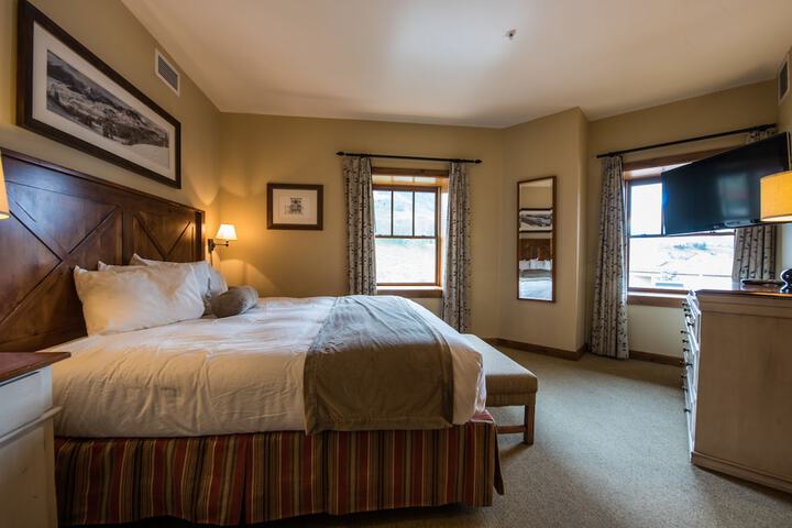 Room 10 of 166