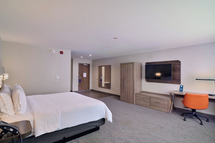 Room 13 of 84