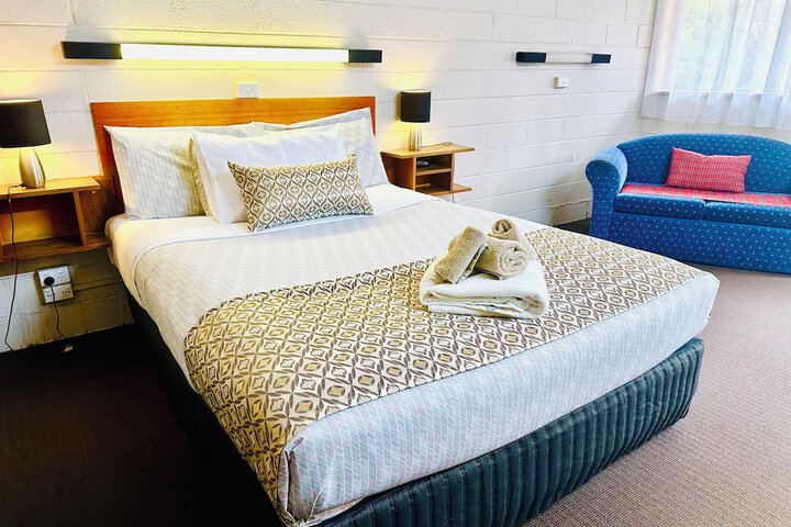 Room 4 of 8