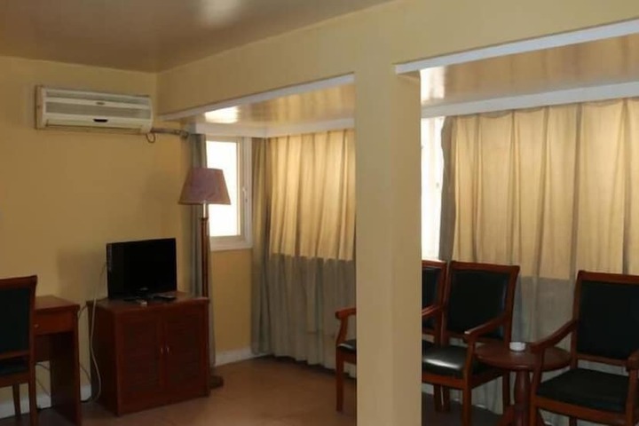 Room 5 of 16