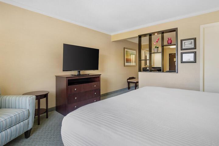 Room 54 of 128