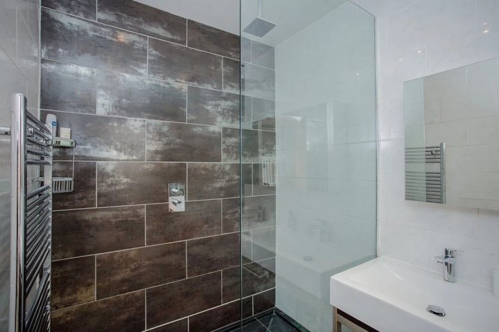 Room 9 of 17