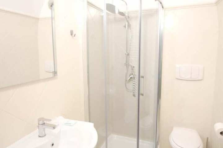 Room 15 of 25