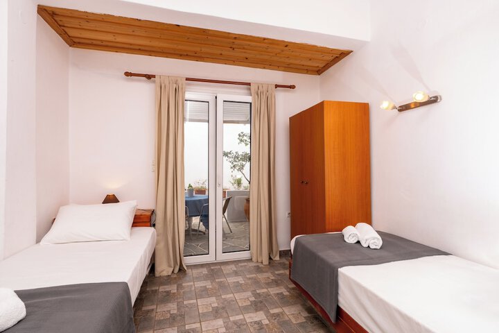 Room 10 of 60