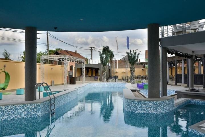 Pool 18 of 58
