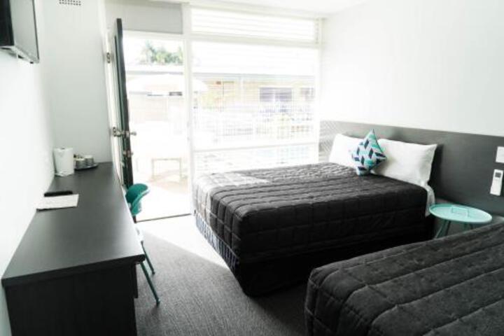 Twin Willows Hotel