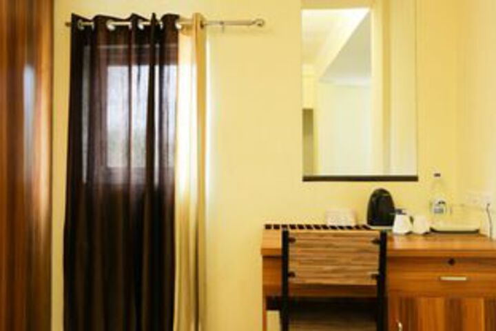 Room 13 of 33
