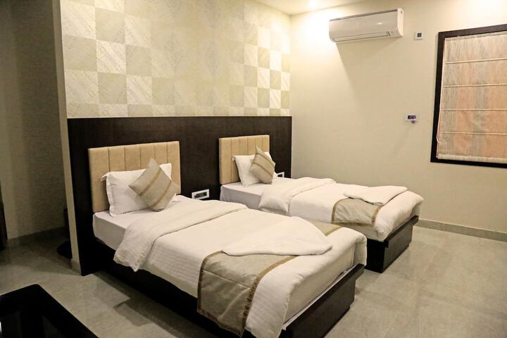 Room 13 of 60