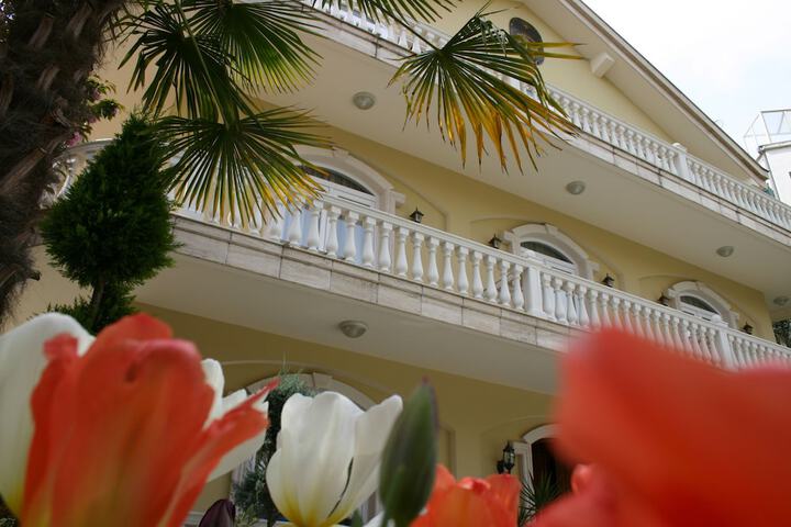 Hotel Exterior 52 of 55