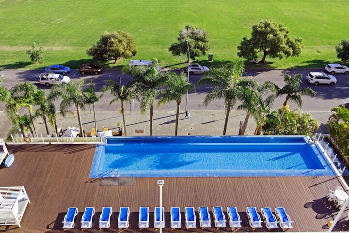 Pool 32 of 108