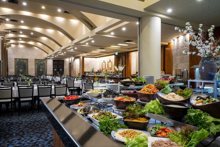 Dining 64 of 82