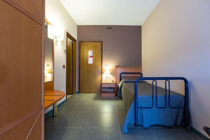 Room 27 of 71