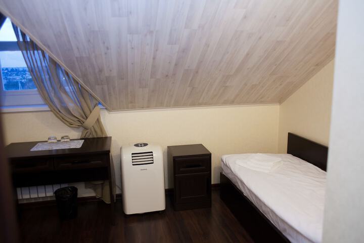 Room 7 of 30