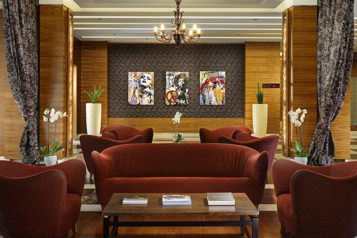 Entrance & Lobby