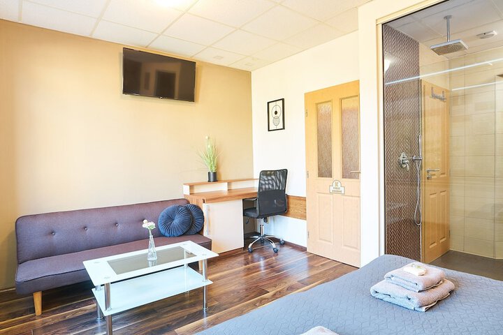 Room 10 of 77