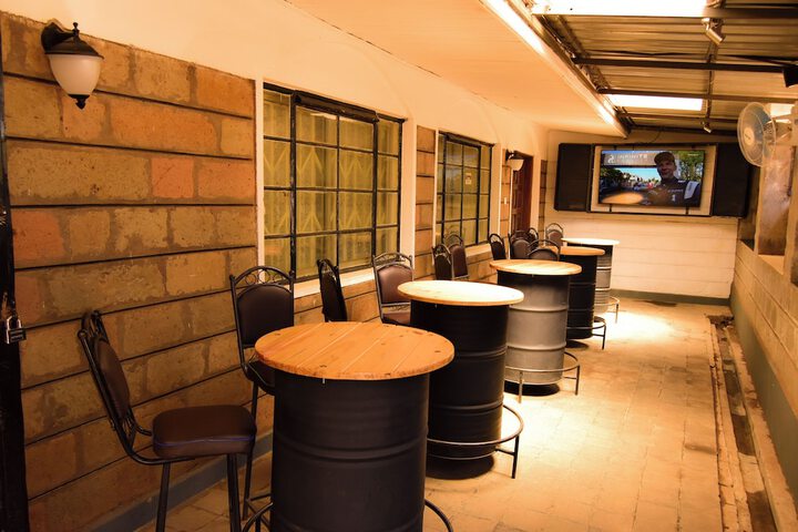 Lounge 26 of 32
