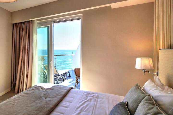 Room 12 of 114