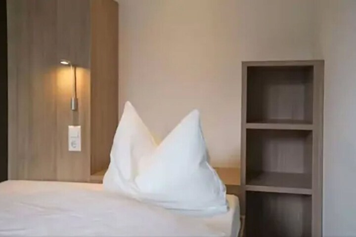 Room 7 of 20