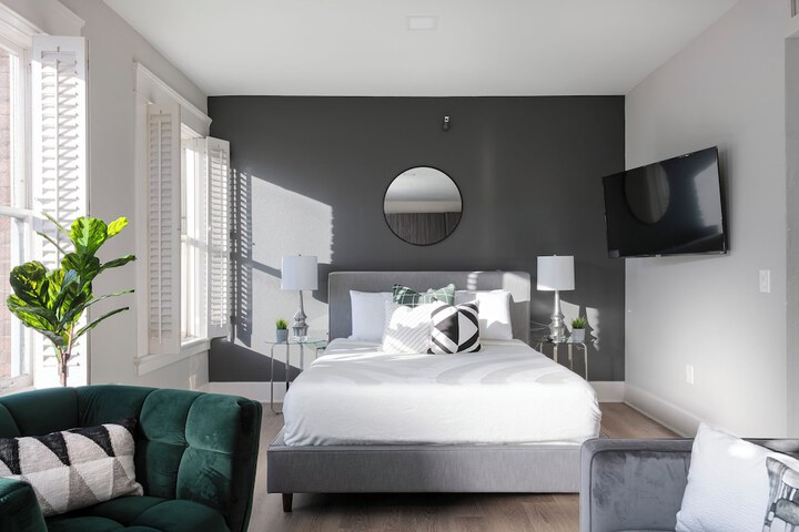 Room 18 of 200