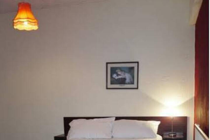 Room 1 of 3