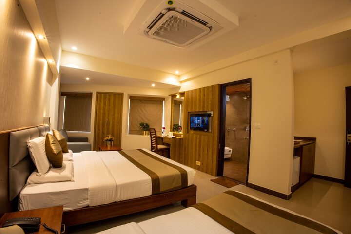 Room 17 of 36